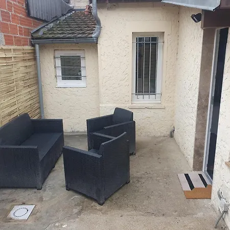 Holiday home Maison Plain Pied Avec Jardin